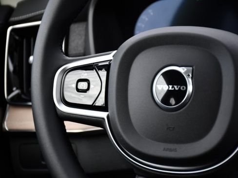 New 2026 Volvo XC90 B6 Plus w/ Protection Package Premier image 23