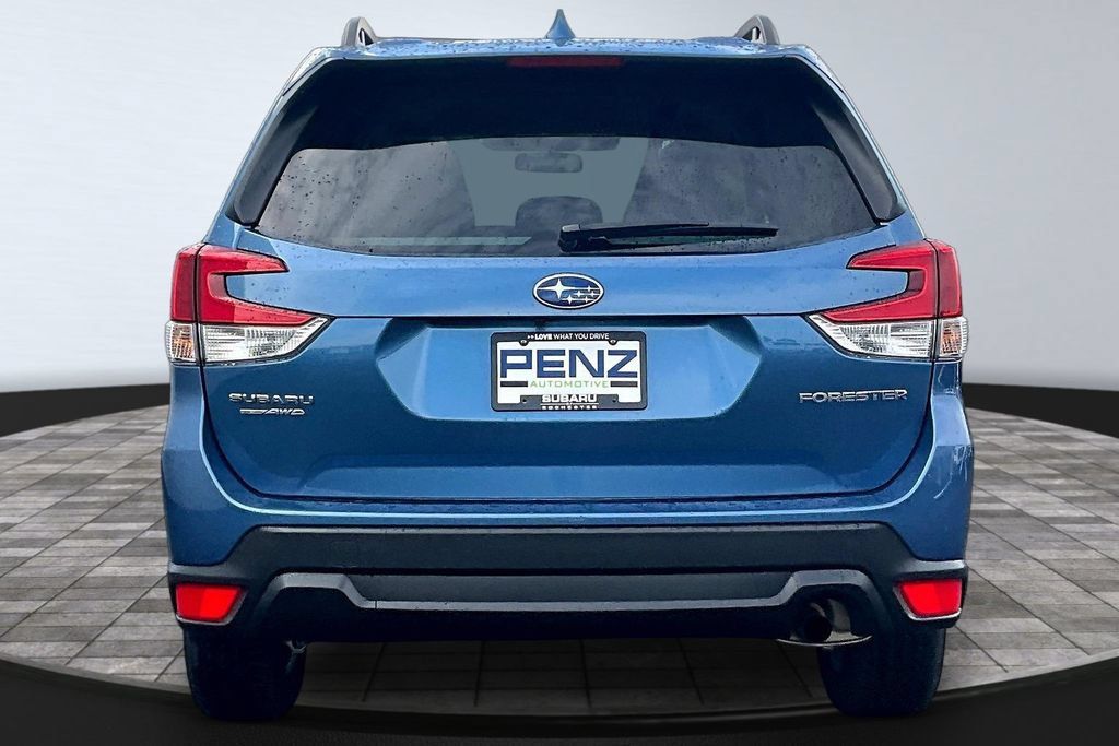 Used 2023 Subaru Forester Premium AWD/4WD image 5