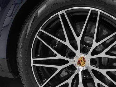 Certified 2026 Porsche Cayenne S AWD/4WD image 17