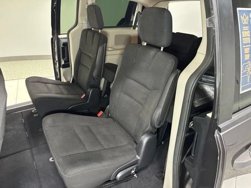 Used 2020 Dodge Grand Caravan SE w/ UConnect Hands-Free Group FWD image 17