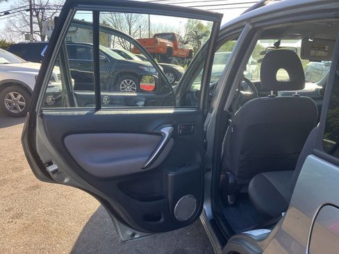 Used 2005 Toyota RAV4 2WD image 19