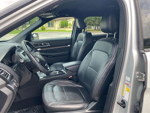 Used 2019 Ford Explorer Limited w/ Class III Trailer Tow Package FWD image 9