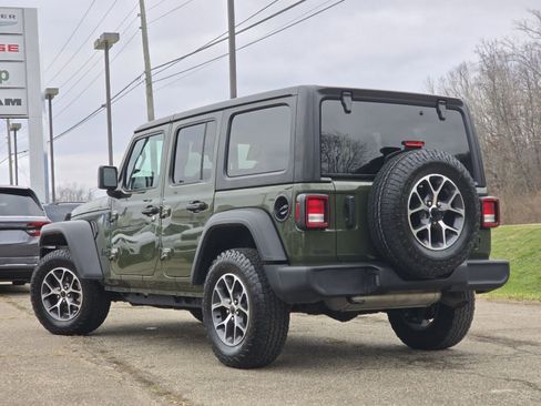 Used 2024 Jeep Wrangler Sport S image 11