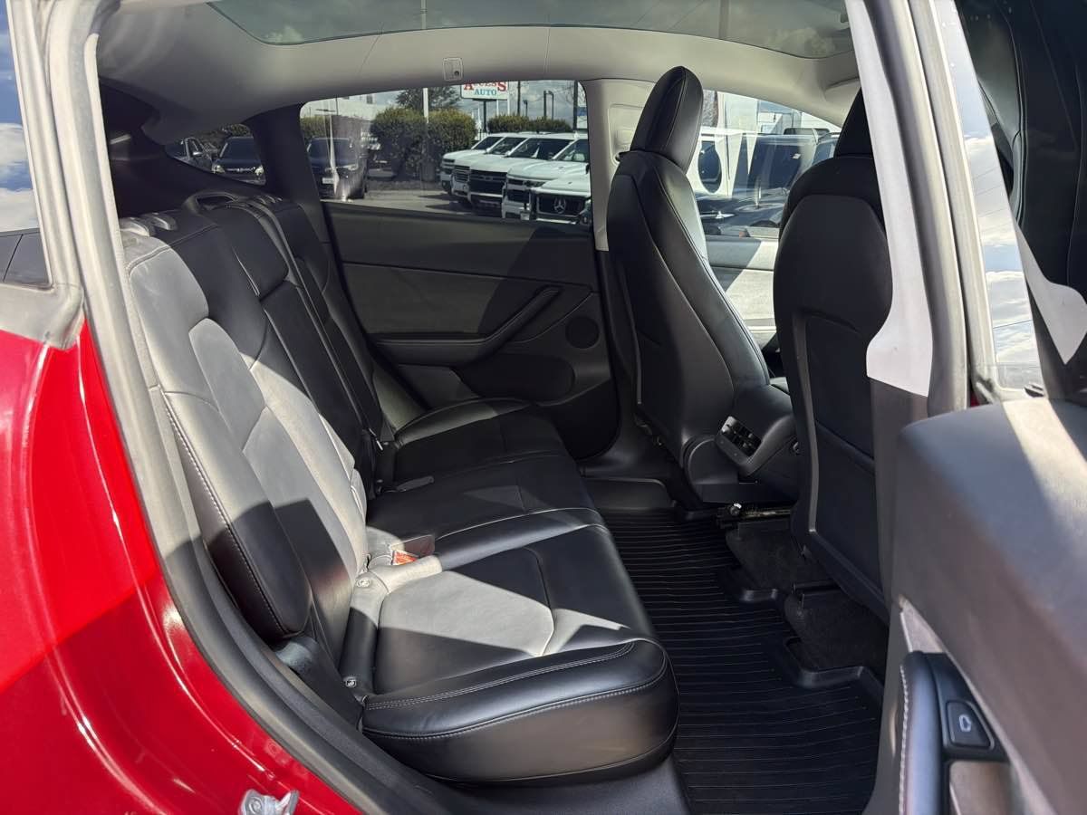Used 2022 Tesla Model Y Long Range AWD/4WD image 16