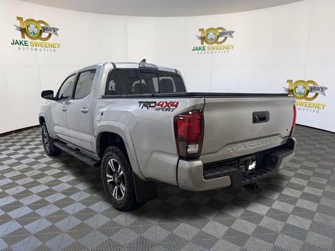 Used 2018 Toyota Tacoma TRD Sport AWD/4WD image 7