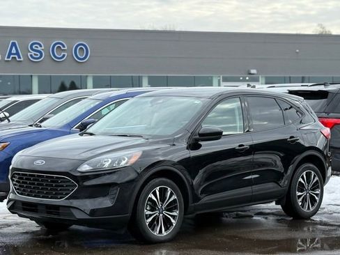 Used 2022 Ford Escape SE w/ SE Sport Appearance Package image 33