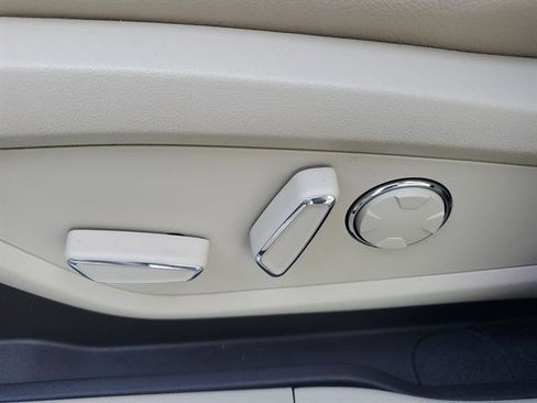 Used 2019 Lincoln MKC Premiere image 45