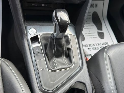 Used 2023 Volkswagen Tiguan SE w/ Panoramic Sunroof Package FWD image 25