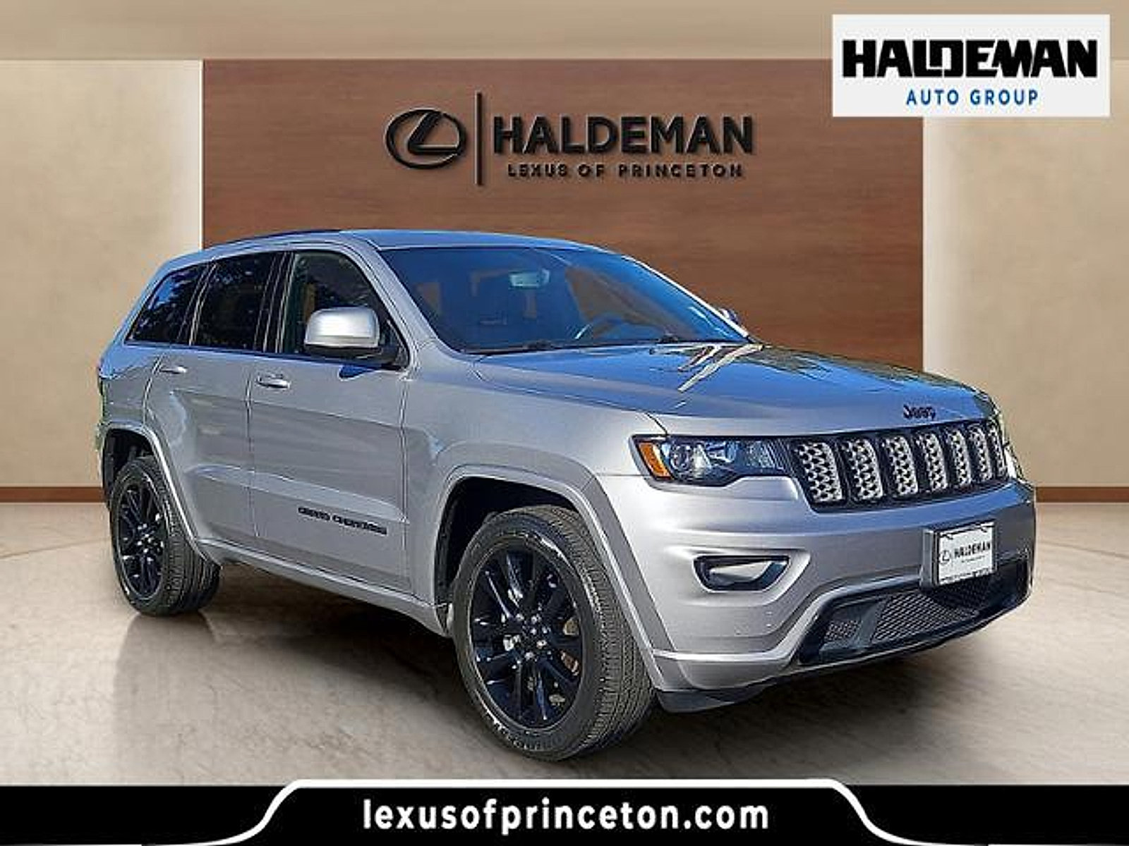 Used 2018 Jeep Grand Cherokee Altitude AWD/4WD image 1