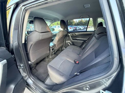 Used 2020 Toyota RAV4 LE FWD image 10