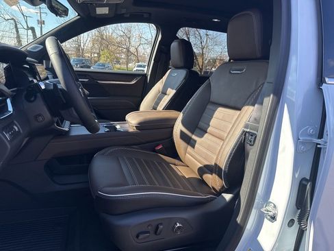 New 2026 GMC Acadia Denali Ultimate w/ LPO, Floor Liner Package AWD/4WD image 10