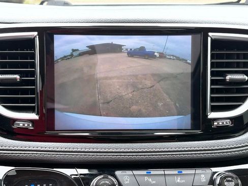 Used 2024 Chrysler Pacifica Limited FWD image 53