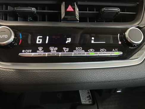 Used 2025 Toyota Corolla LE w/ LE Premium Package FWD image 17