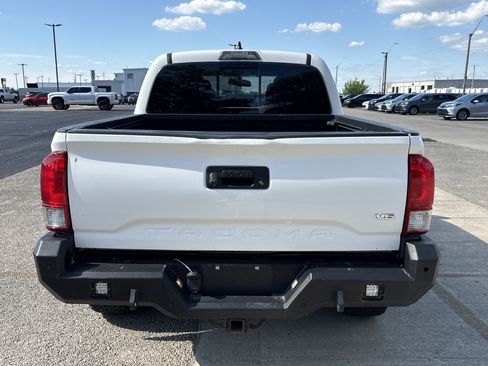 Used 2017 Toyota Tacoma TRD Off-Road w/ Tow Package (A/T) AWD/4WD image 4