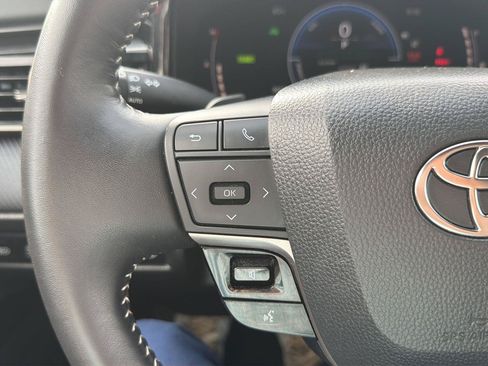Used 2026 Toyota Camry SE FWD image 23
