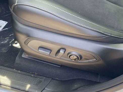 New 2026 Jeep Grand Cherokee L 2WD image 17