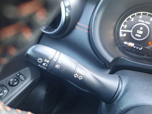 Used 2022 Nissan Kicks SR image 23