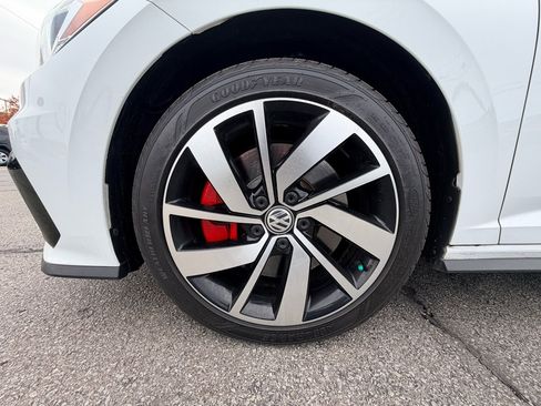 Used 2019 Volkswagen Jetta GLI image 33