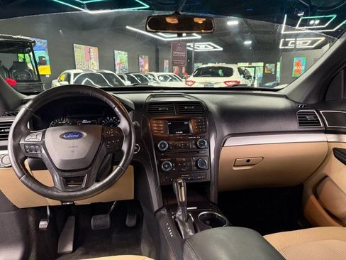 Used 2017 Ford Explorer XLT FWD image 14