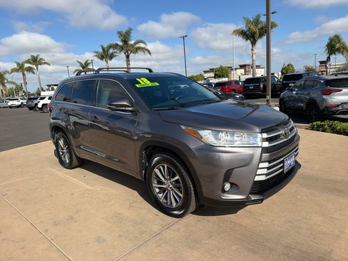 Used 2018 Toyota Highlander XLE FWD image 3