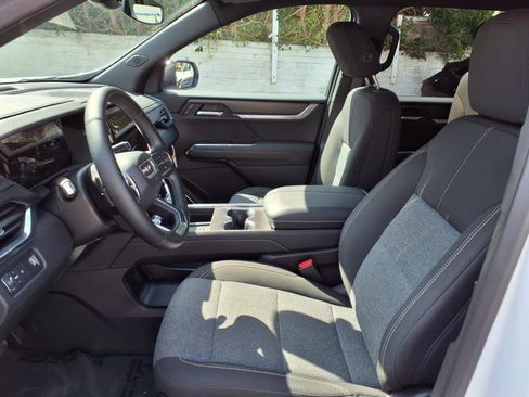 Used 2025 GMC Acadia Elevation image 14