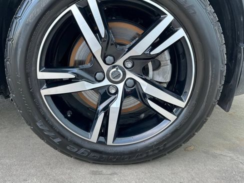 Used 2023 Volvo XC40 B5 Plus AWD/4WD image 27