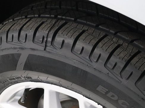 Certified 2022 Ford Edge SEL w/ Convenience Package image 17