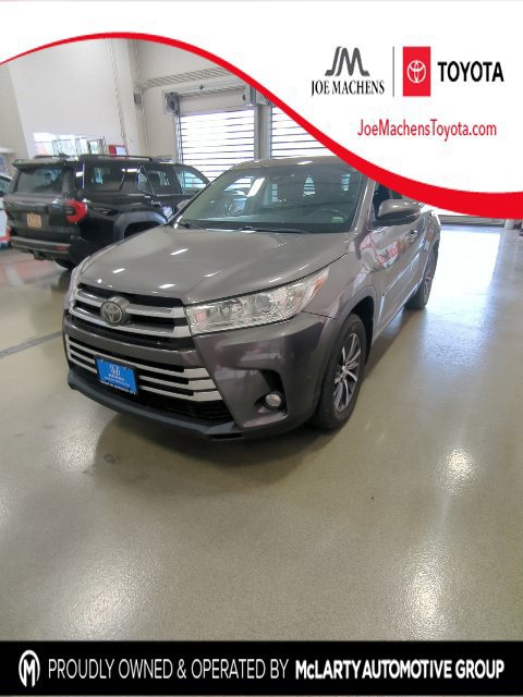 Used 2017 Toyota Highlander XLE AWD/4WD image 1
