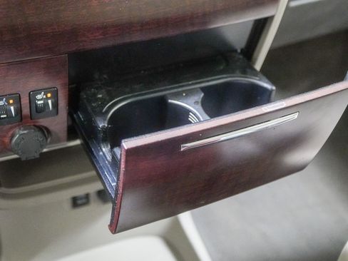 Used 2012 Toyota Sienna XLE image 33