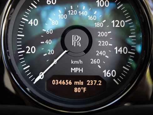 Used 2016 Rolls-Royce Phantom Drophead Coupe image 60