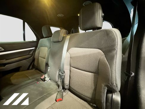 Used 2017 Ford Explorer XLT AWD/4WD image 24