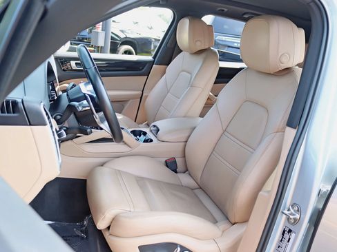 Used 2020 Porsche Cayenne AWD/4WD image 28