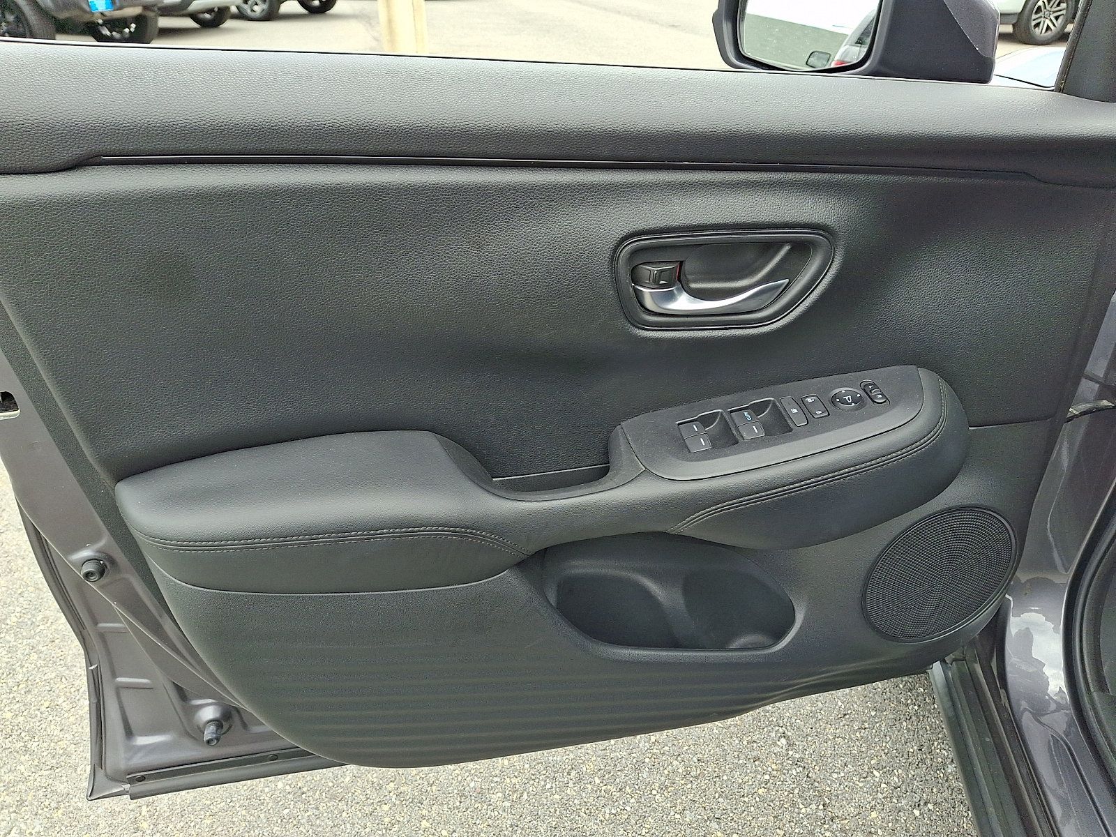 Used 2023 Honda HR-V LX image 12