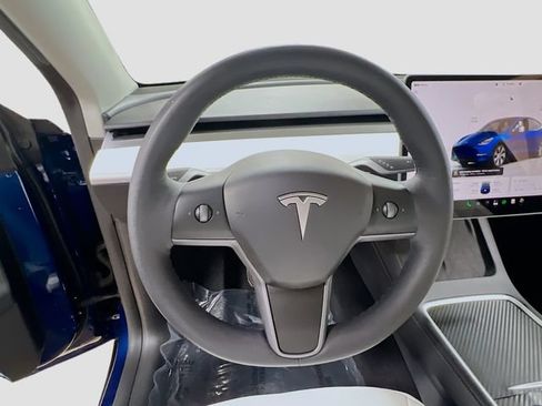 Used 2024 Tesla Model Y Long Range AWD/4WD image 10