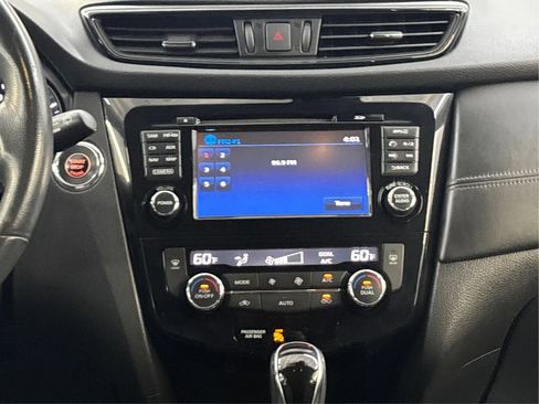 Used 2017 Nissan Rogue SL AWD/4WD image 19