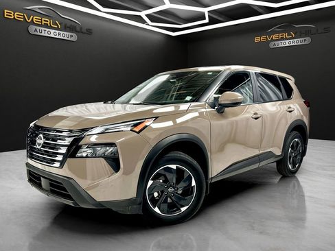 Used 2025 Nissan Rogue SV image 1