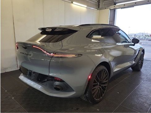 Used 2022 Aston Martin DBX image 2
