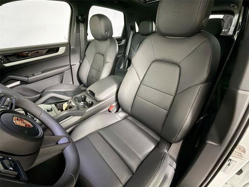 Used 2025 Porsche Cayenne E-Hybrid AWD/4WD image 5