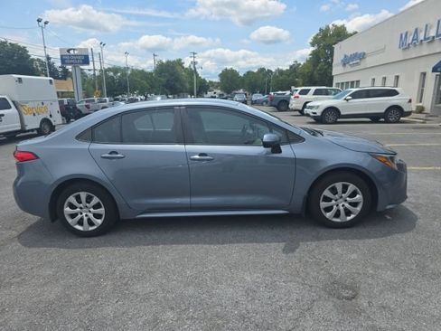 Used 2020 Toyota Corolla LE FWD image 1