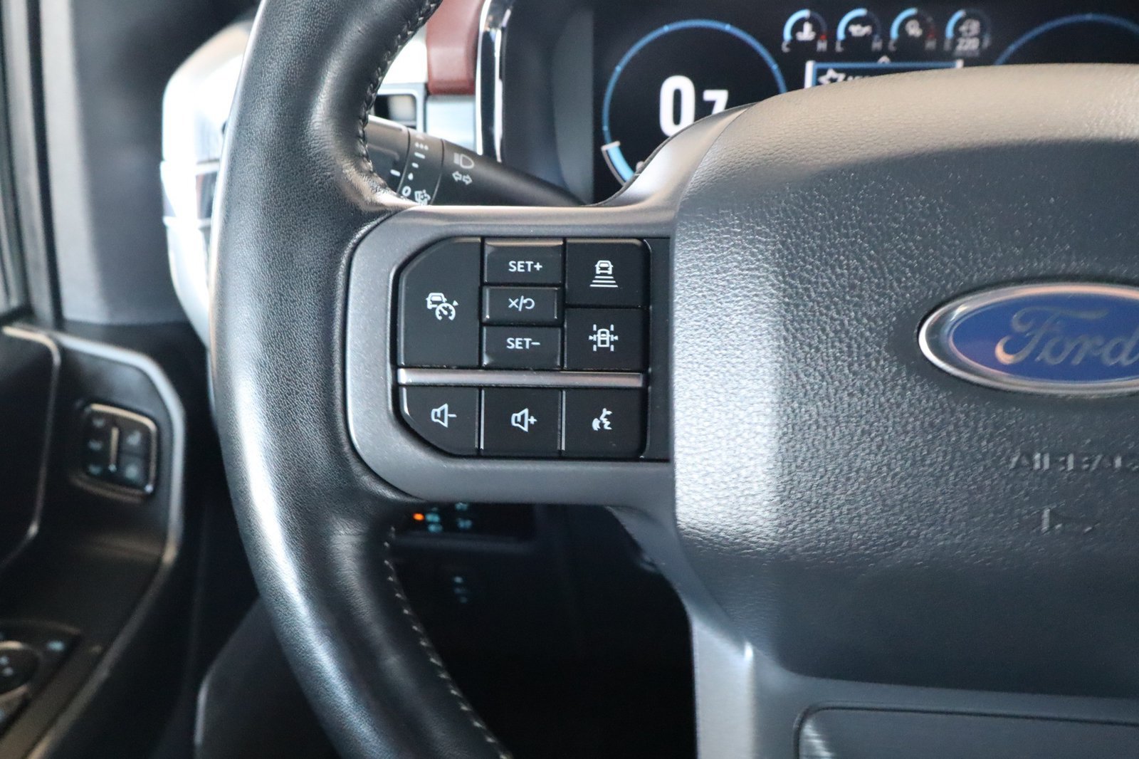 Used 2023 Ford F150 Lariat w/ Max Trailer Tow Package AWD/4WD image 25