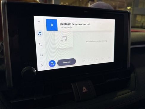 Used 2023 Toyota RAV4 SE image 3