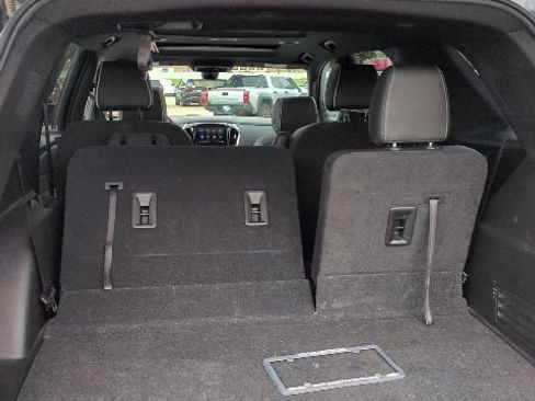 Used 2023 Chevrolet Traverse Premier FWD image 5