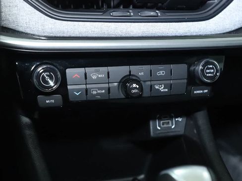 Used 2024 Jeep Compass Latitude AWD/4WD image 21