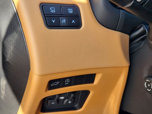 Used 2025 Lexus LX 600 4WD w/ Luxury Package image 26