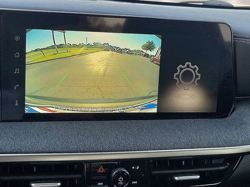 Used 2025 Nissan Kicks SV w/ Illumination Package FWD image 16