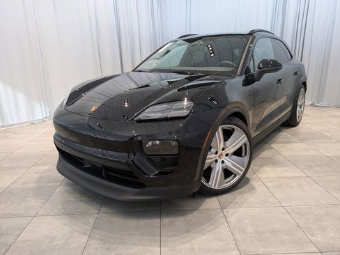 Certified 2025 Porsche Macan Electric image 1