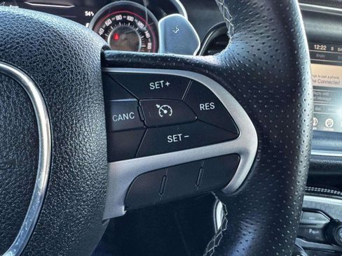 Used 2015 Dodge Challenger SRT image 27