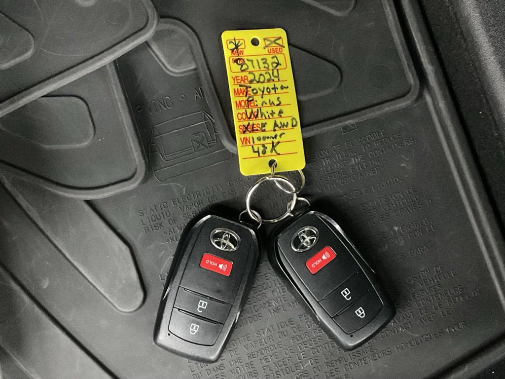Used 2024 Toyota Prius XLE AWD/4WD image 22