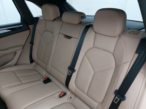 Used 2024 Porsche Macan image 16