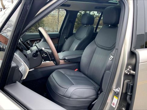 New 2026 Land Rover Range Rover SE image 9
